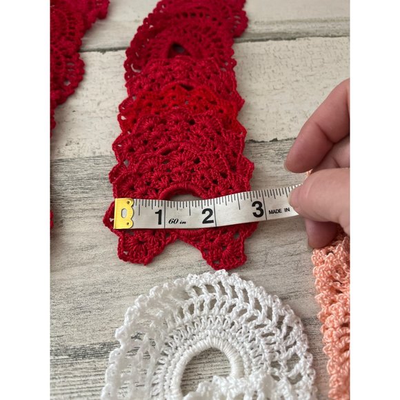 Set of 51 small circular crocheted doilies - Picture 11 of 12